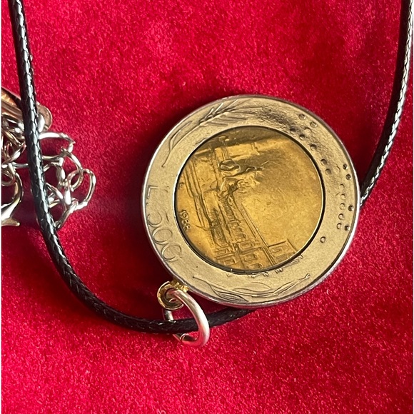 Beautiful unique Italian coin pendant necklace - Picture 3 of 3